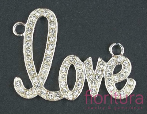 ZAWIESZKA Z KRYSZTAŁKAMI LOVE 31X41MM KOLOR SREBRNY