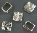PRZEKŁADKA KWADRAT Z LIŚCIEM 15x13MM KOLOR SREBRNY