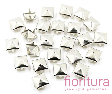 OSTRE ĆWIEKI PIRAMIDKI 7x7MM KOLOR SREBRNY