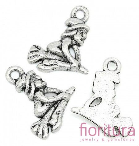 ZAWIESZKA CZAROWNICA NA MIOTLE 18X14MM KOLOR STARE SREBRO