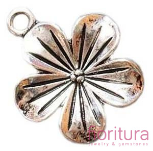 ZAWIESZKA KWIATEK 24x20MM KOLOR STARE SREBRO