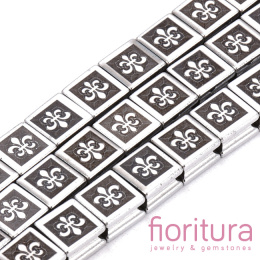 KAMIEŃ SYNTETYCZNY NIEMAGNETYCZNY HEMATYT ELEKTROPLATE KWADRAT Z LILIJKĄ 8x8x5MM