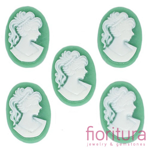 KABOSZON Z ŻYWICY KAMEA OWAL 18x13MM KOLOR PODSTAWY ZIELONY