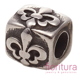 PRZEKŁADKA Z LILIJKĄ KOSTKA 8x8x8MM KOLOR STARE SREBRO