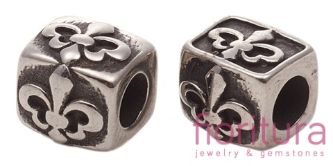 PRZEKŁADKA Z LILIJKĄ KOSTKA 8x8x8MM KOLOR STARE SREBRO