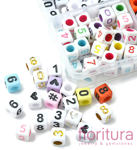 ZESTAW KORALIKÓW AKRYLOWYCH Z CYFRAMI KOSTKA 6x6x6MM KOLOR MIESZANY 160SZT