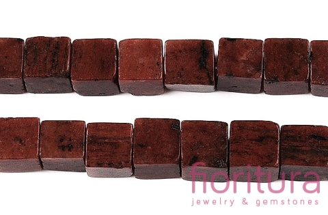 KAMIEŃ NATURALNY  JASPIS CZERWONY KOSTKA NIEREGULARNA 6-6,5x6-5,5x6-6,5MM