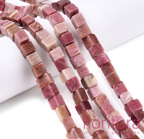 KAMIEŃ NATURALNY  RODONIT KOSTKA NIEREGULARNA 6-6,5x6-5,5x6-6,5MM