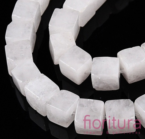 KAMIEŃ NATURALNY  JADEIT BIAŁY KOSTKA NIEREGULARNA 6-6,5x6-5,5x6-6,5MM