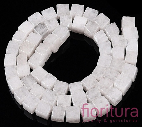 KAMIEŃ NATURALNY  JADEIT BIAŁY KOSTKA NIEREGULARNA 6-6,5x6-5,5x6-6,5MM