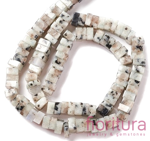 KAMIEŃ NATURALNY JASPIS SEZAMOWY KOSTKA NIEREGULARNA 6-6,5x6-5,5MM