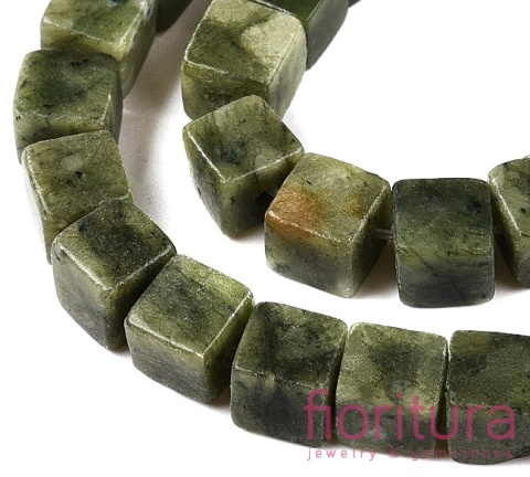 KAMIEŃ NATURALNY  JADEIT TAJWAŃSKI KOSTKA NIEREGULARNA 6-6,5x6-5,5x6-6,5MM