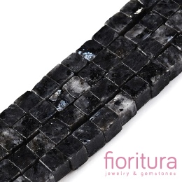 KAMIEŃ NATURALNY  LARVIKIT KOSTKA NIEREGULARNA 6-6,5x6-5,5x6-6,5MM