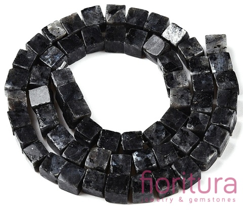 KAMIEŃ NATURALNY  LARVIKIT KOSTKA NIEREGULARNA 6-6,5x6-5,5x6-6,5MM