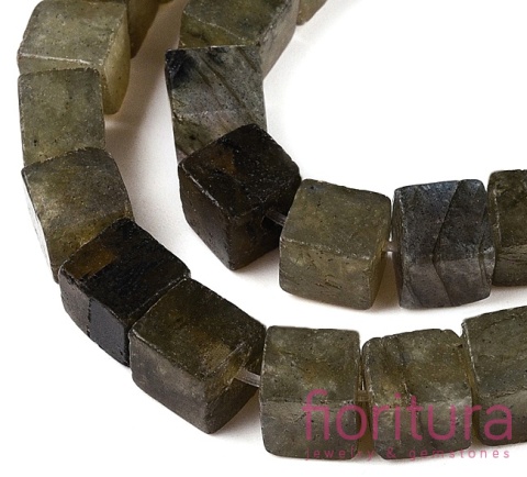 KAMIEŃ NATURALNY  LABRADORYT KOSTKA NIEREGULARNA 6-6,5x6-5,5x6-6,5MM