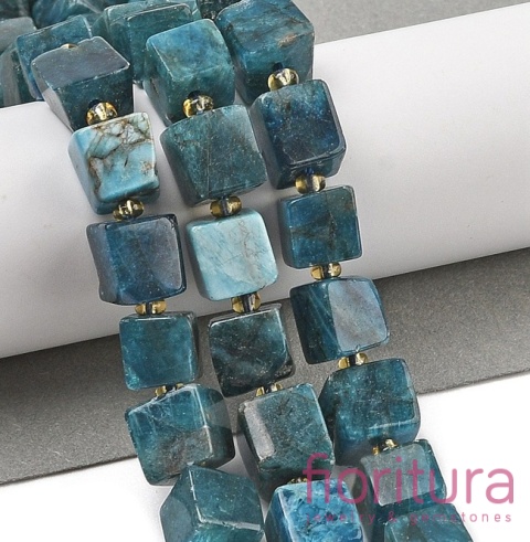 KAMIEŃ NATURALNY APATYT KOSTKA NIEREGULARNA 7-8,5x7-8,5x7-8,5MM