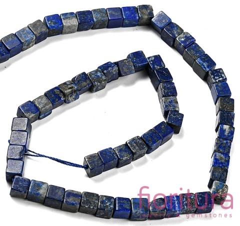 KAMIEŃ NATURALNY LAPIS LAZULI KOSTKA NIEREGULARNA 6-6,5x6-5,5x6-6,5MM