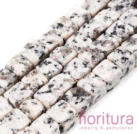 KAMIEŃ NATURALNY JASPIS SEZAMOWY BIAŁY KOSTKA NIEREGULARNA 6-6,5x6-5,5x6-6,5MM