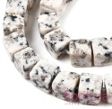KAMIEŃ NATURALNY JASPIS SEZAMOWY BIAŁY KOSTKA NIEREGULARNA 6-6,5x6-5,5x6-6,5MM