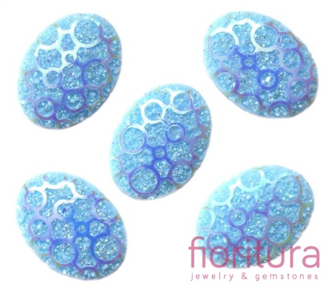 KABOSZON AKRYLOWY Z BROKATEM OWAL 25x18MM KOLOR BLUE AB