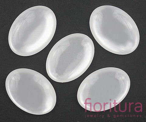 KABOSZON Z ŻYWICY KOCIE OKO OWAL 17x13MM KOLOR BIAŁY