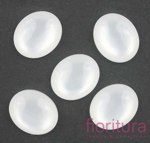KABOSZON Z ŻYWICY KOCIE OKO OWAL 10x8MM KOLOR BIAŁY