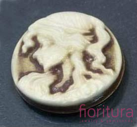 KABOSZON Z ŻYWICY KAMEA KOŁO 18MM KOLOR BRĄZOWY