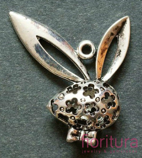 ZAWIESZKA KRÓLICZEK 34x30x8MM KOLOR STARE SREBRO